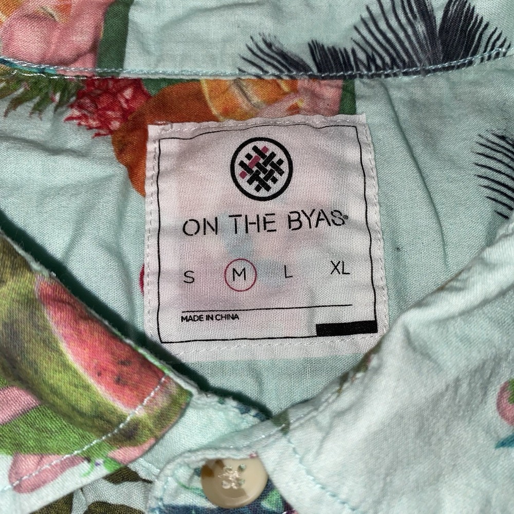 On The Byas Shirt Men's Medium Green Pinup Girls Hawaiian AOP Button Up Tropic - Picture 7 of 16